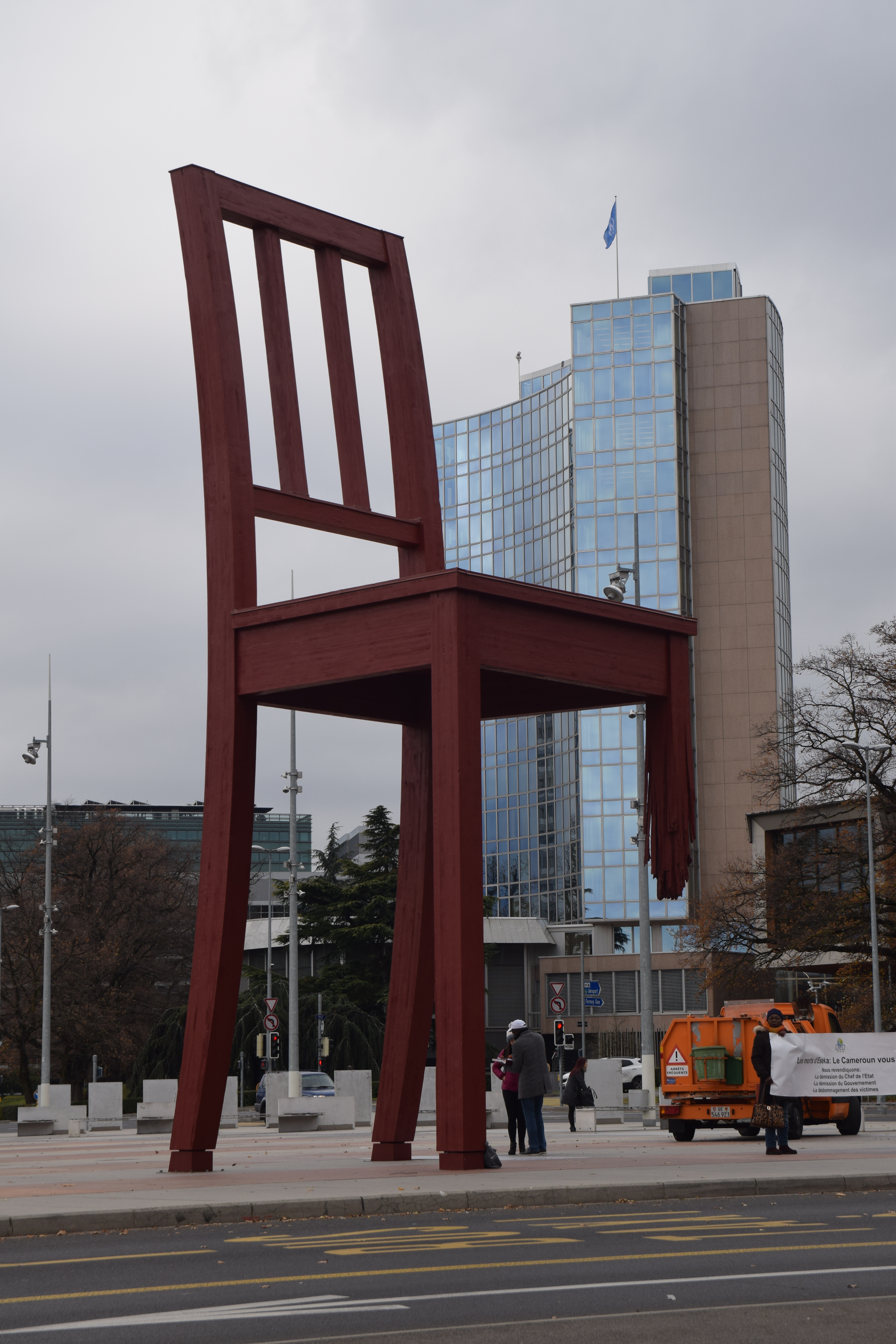 The Broken Chair Geneva